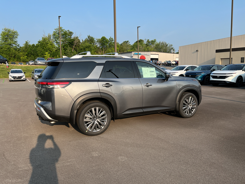 2025 Nissan Pathfinder SL photo 3