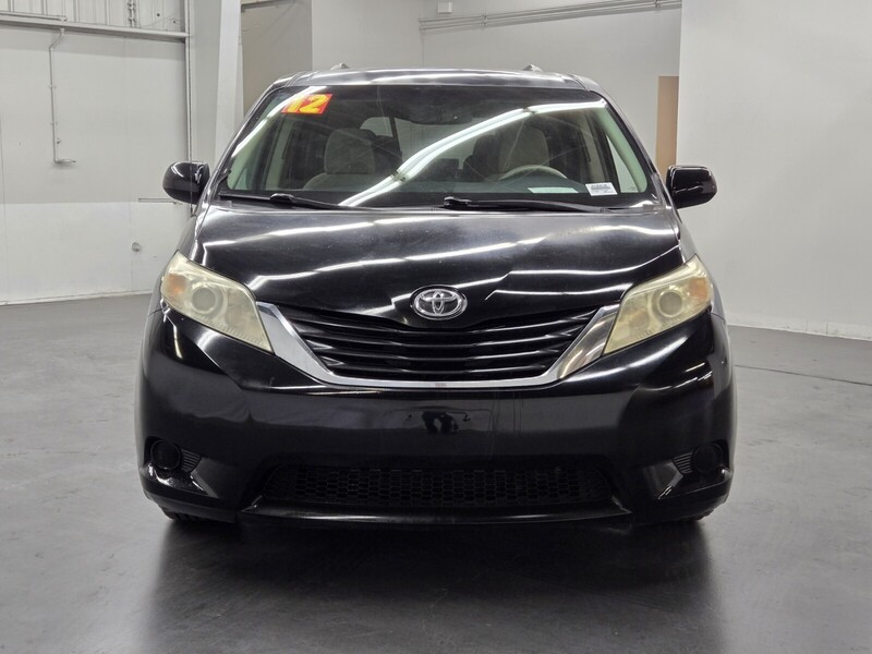 2012 Toyota Sienna LE photo 4