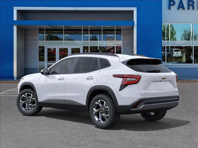 2025 Chevrolet Trax LT photo 2