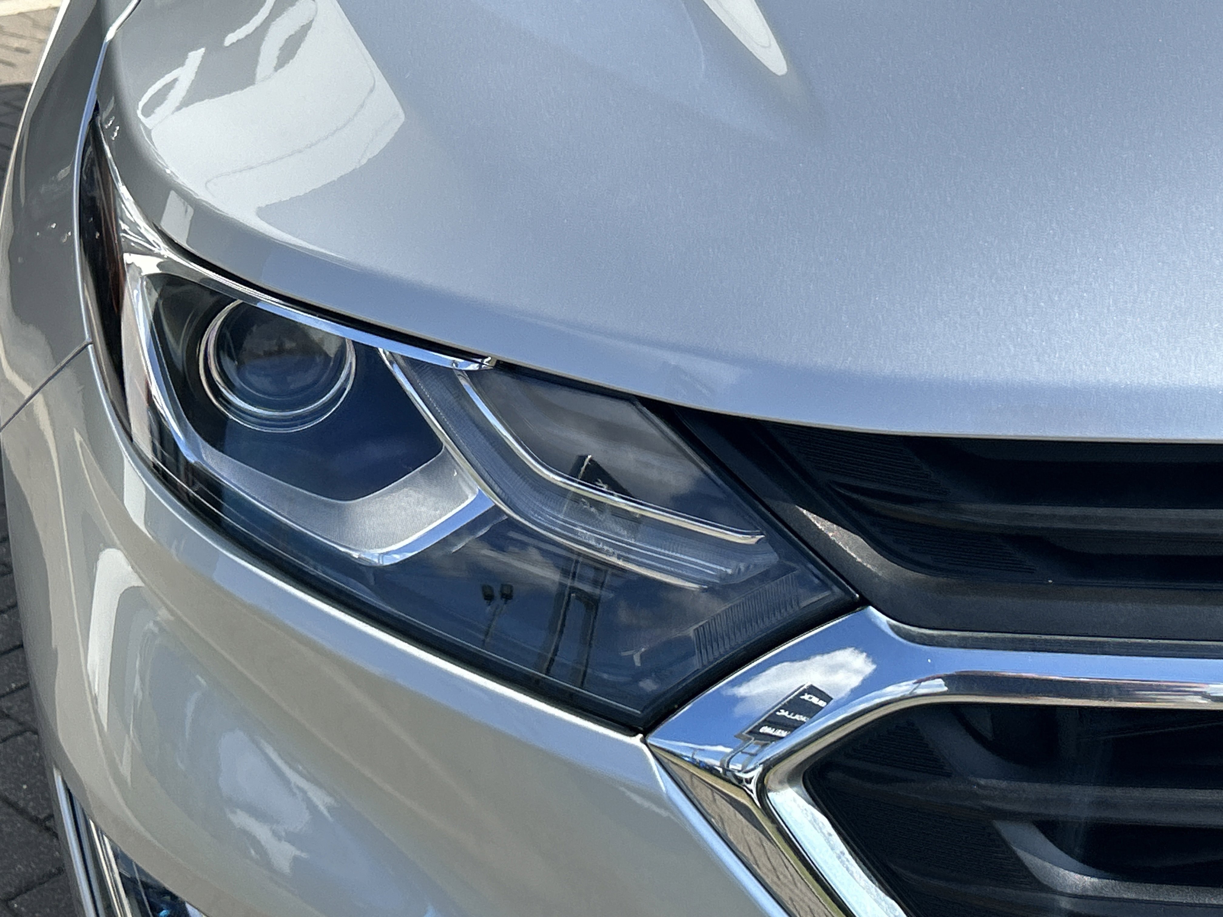 2020 Chevrolet Equinox LT photo 2