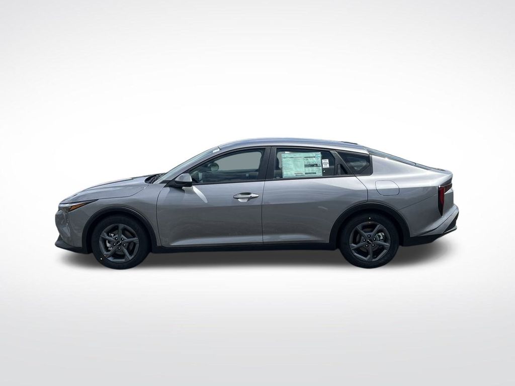 2025 Kia K4 LXS photo 2