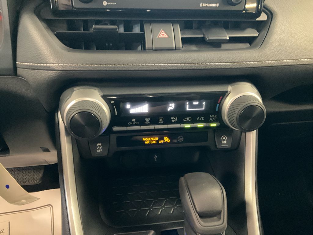 2022 Toyota RAV4 LE photo 29
