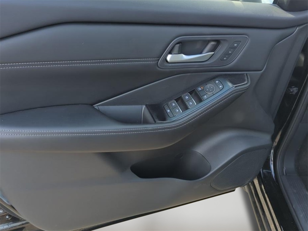 2024 Nissan Rogue SL photo 10