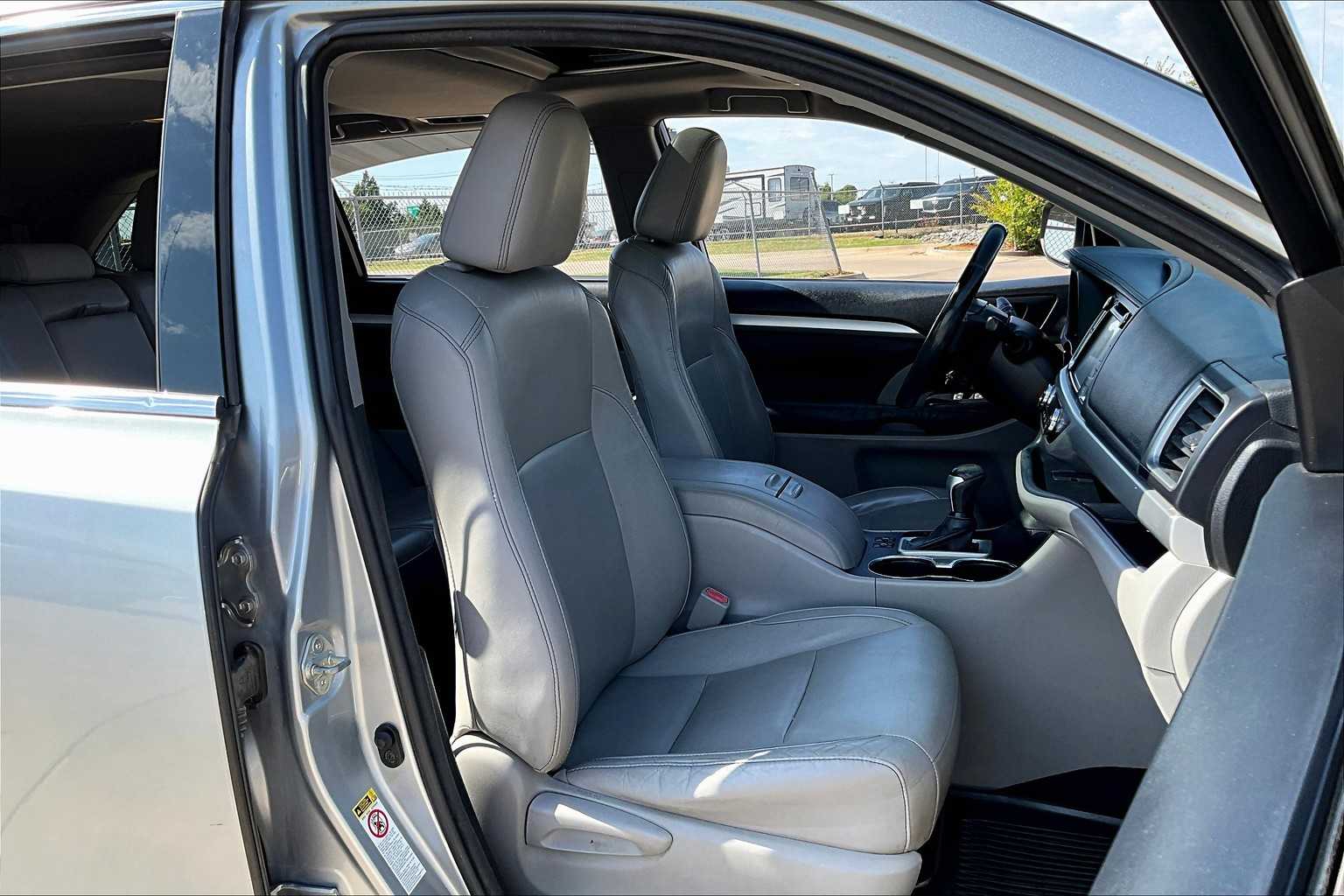 2015 Toyota Highlander XLE photo 8