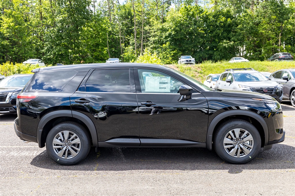 2025 Nissan Pathfinder S photo 4
