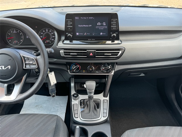 2023 Kia Seltos LX photo 23