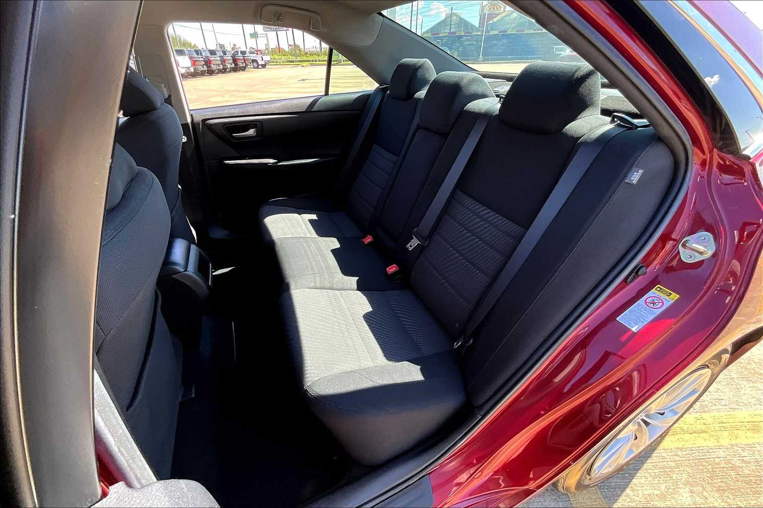 2017 Toyota Camry LE photo 17