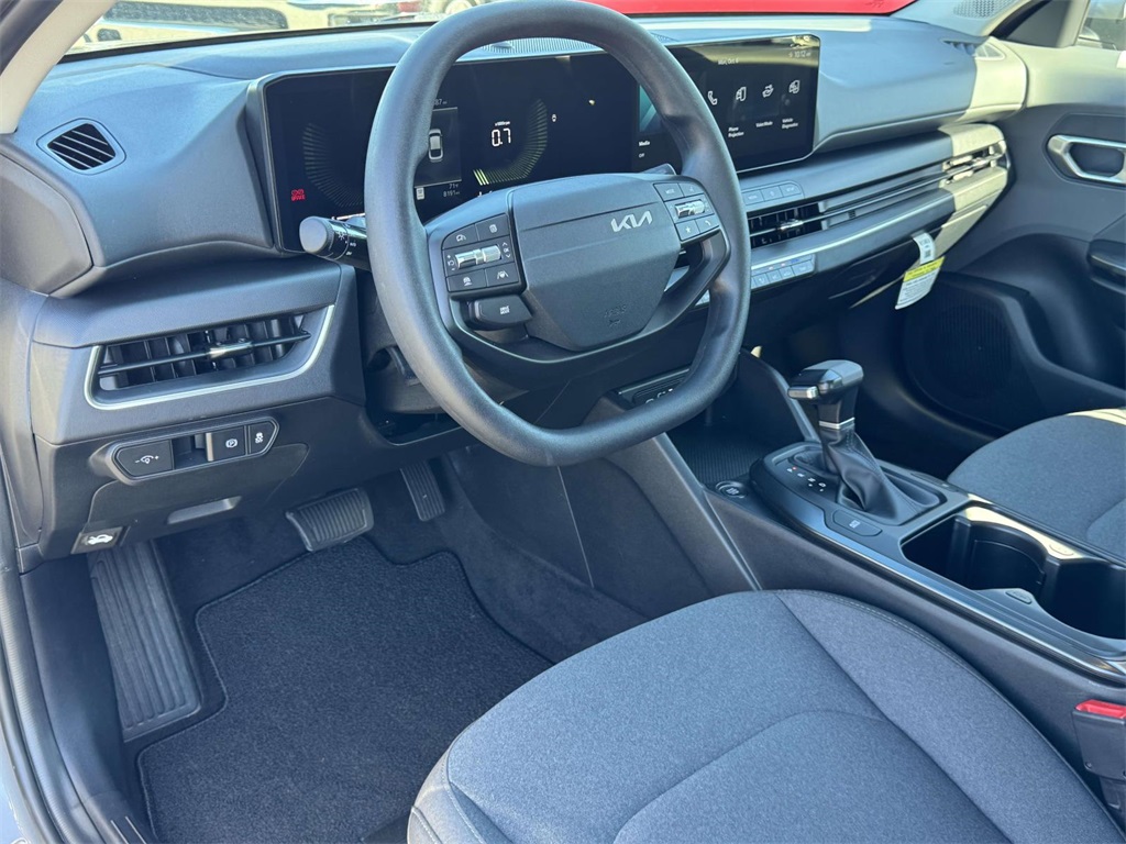 2025 Kia K4 LXS photo 2