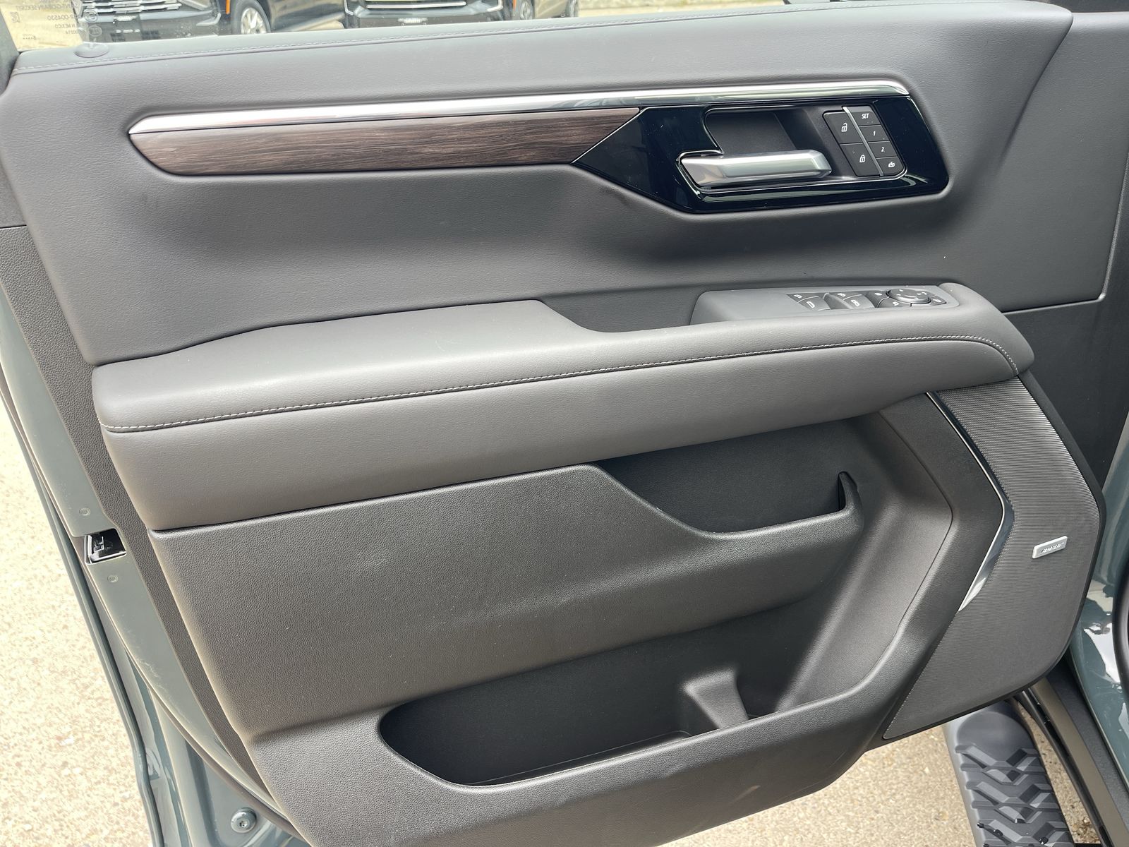 2026 Chevrolet Suburban Z71 photo 2