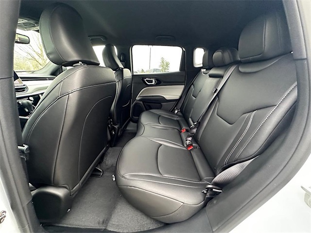 2025 Jeep Compass Limited photo 18
