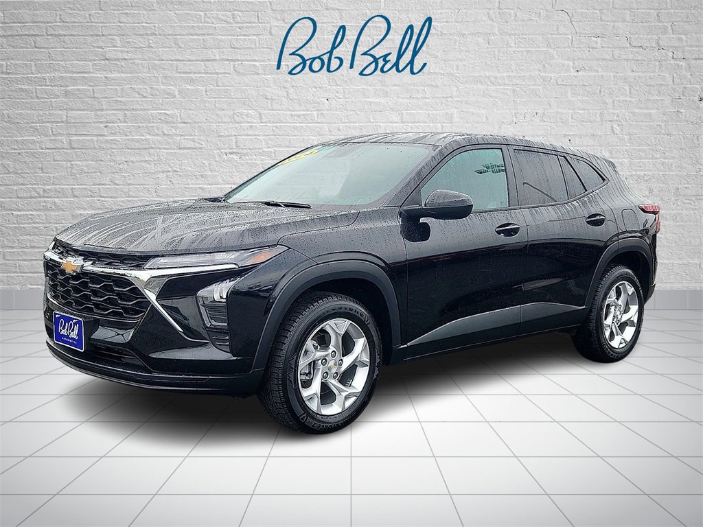 2024 Chevrolet Trax LS photo 2