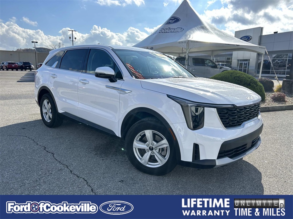 2025 Kia Sorento LX's photo