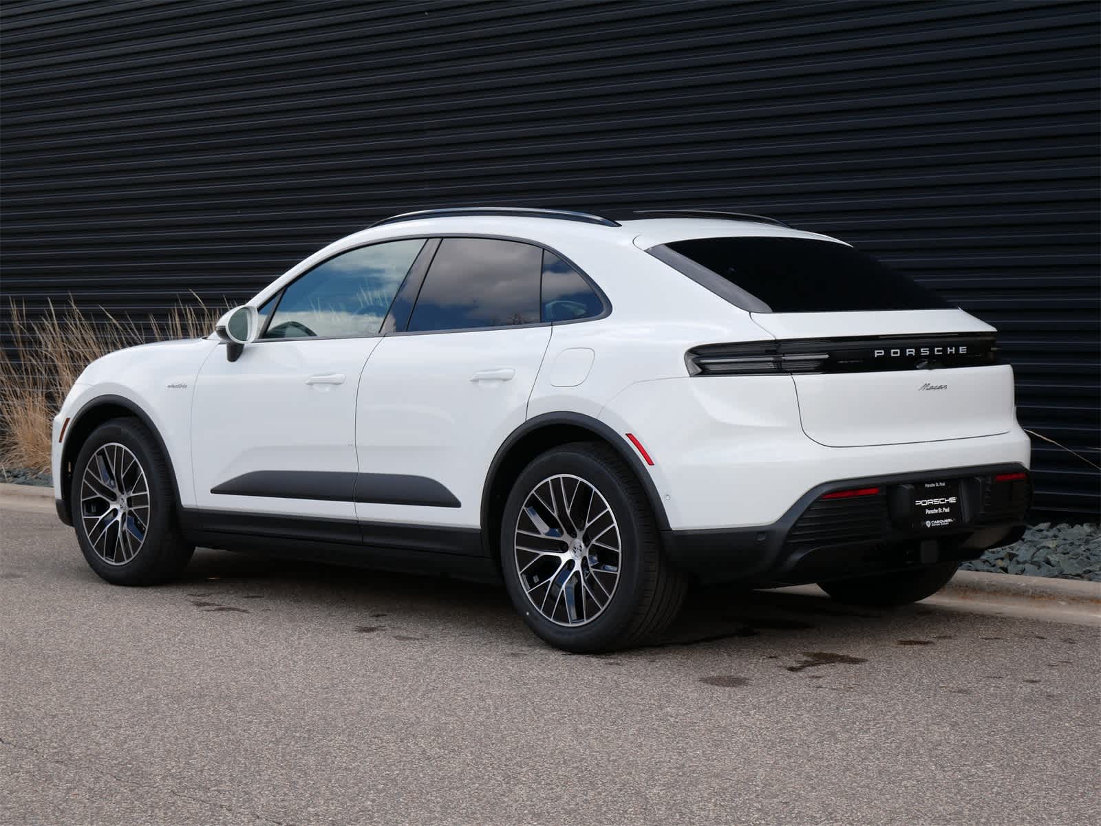 2025 Porsche Macan Electric 4 photo 3