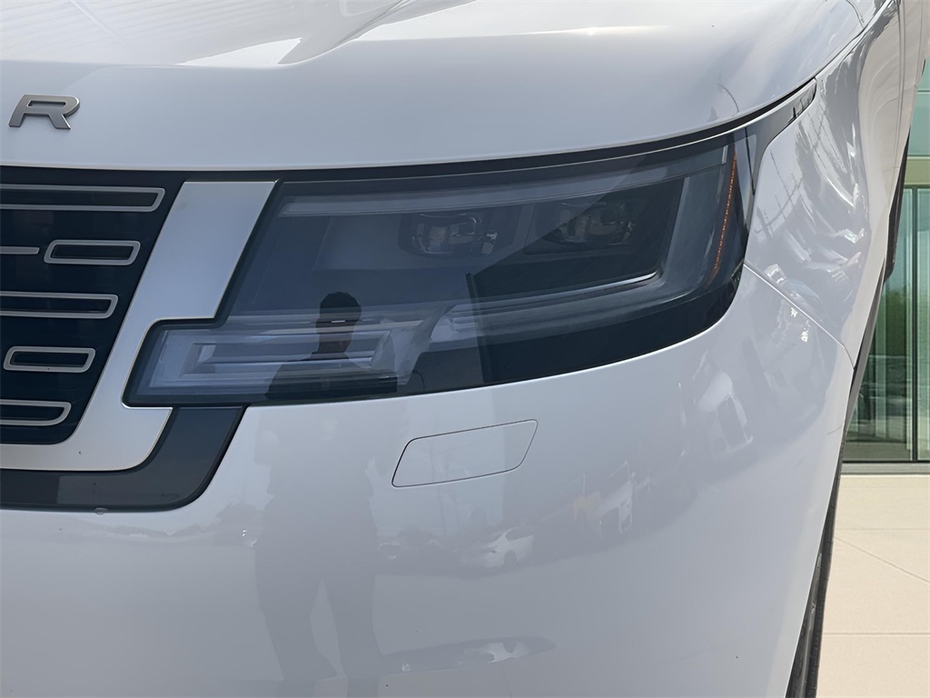 2023 Land Rover Range Rover SE photo 6