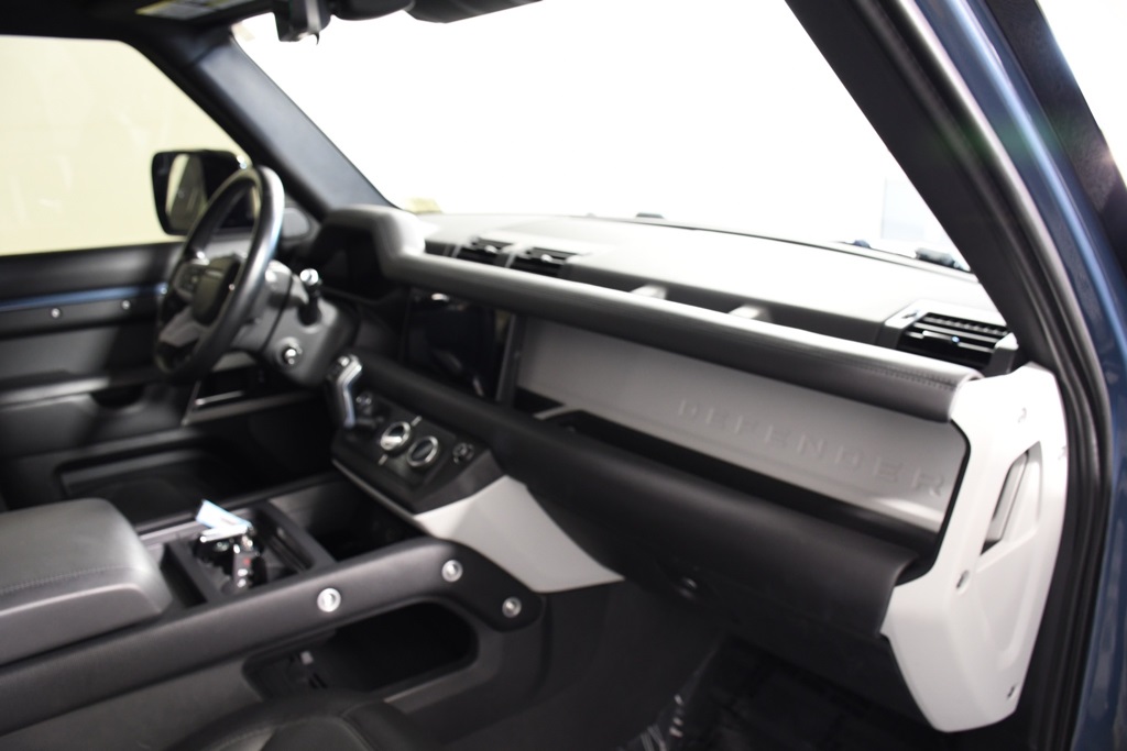2022 Land Rover Defender 110 X-Dynamic HSE photo 19