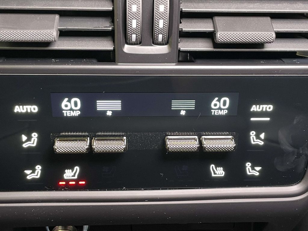 2025 Porsche Cayenne Turbo E-Hybrid photo 24