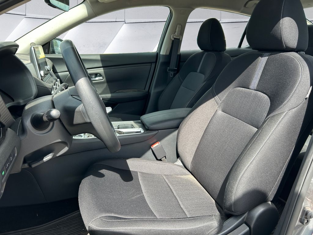 2025 Nissan Sentra SV photo 7