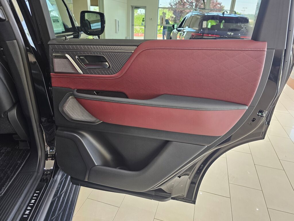 2025 Infiniti QX80 photo 14