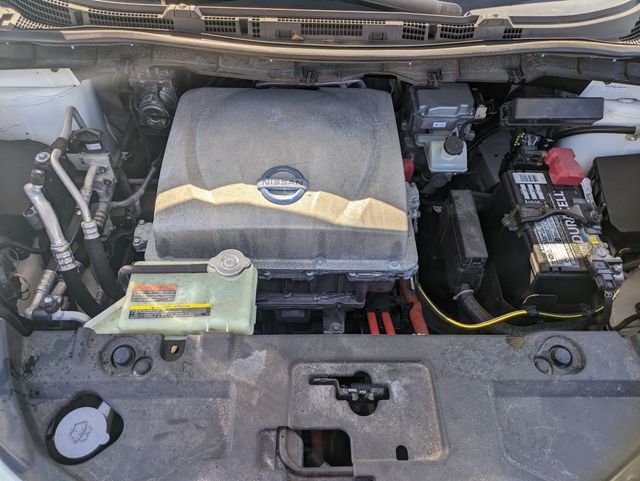 2013 Nissan Leaf SL photo 9