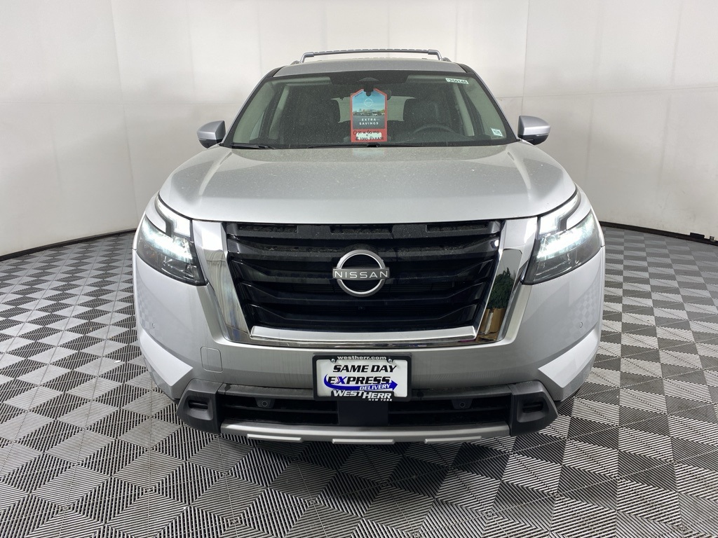 2025 Nissan Pathfinder SL photo 2