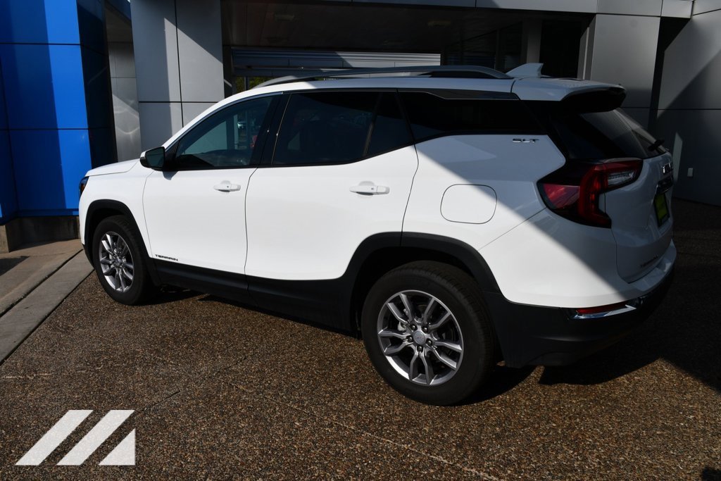 2024 Gmc Terrain SLT photo 3