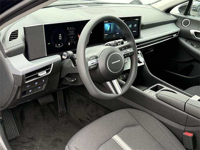 2026 Hyundai Sonata Hybrid Blue photo 2