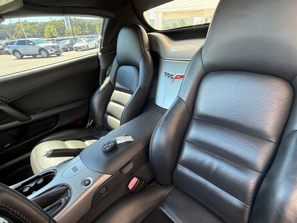 2005 Chevrolet Corvette Base photo 11