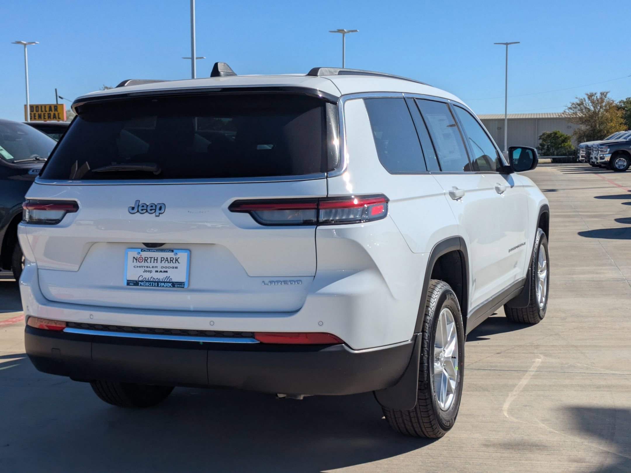 2025 Jeep Grand Cherokee Laredo X photo 3