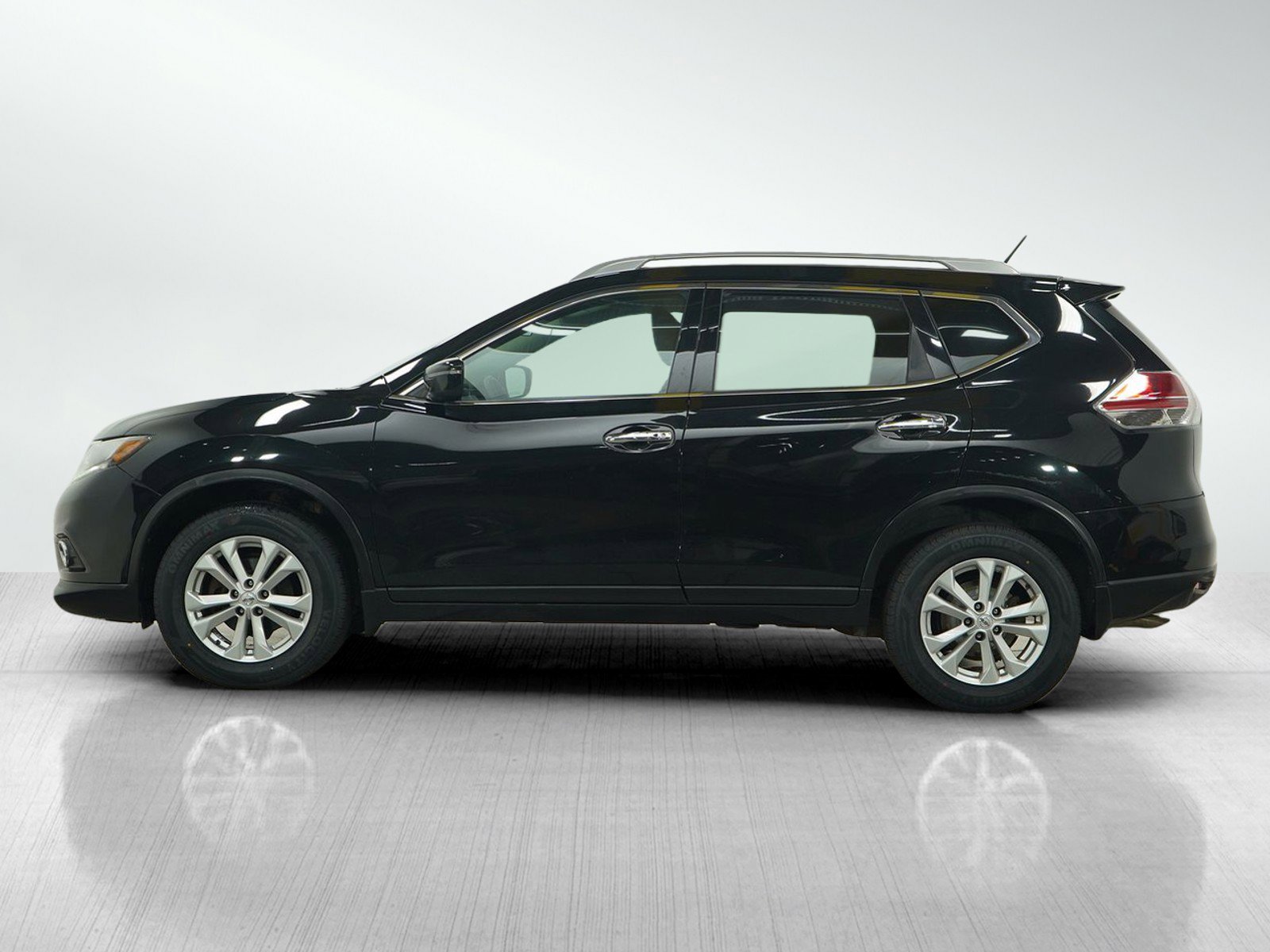 Used 2016 Nissan Rogue SV with VIN 5N1AT2MV5GC804473 for sale in Wayzata, Minnesota