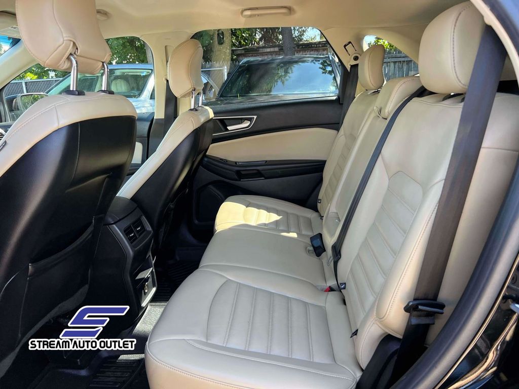 2017 Ford Edge SEL photo 10