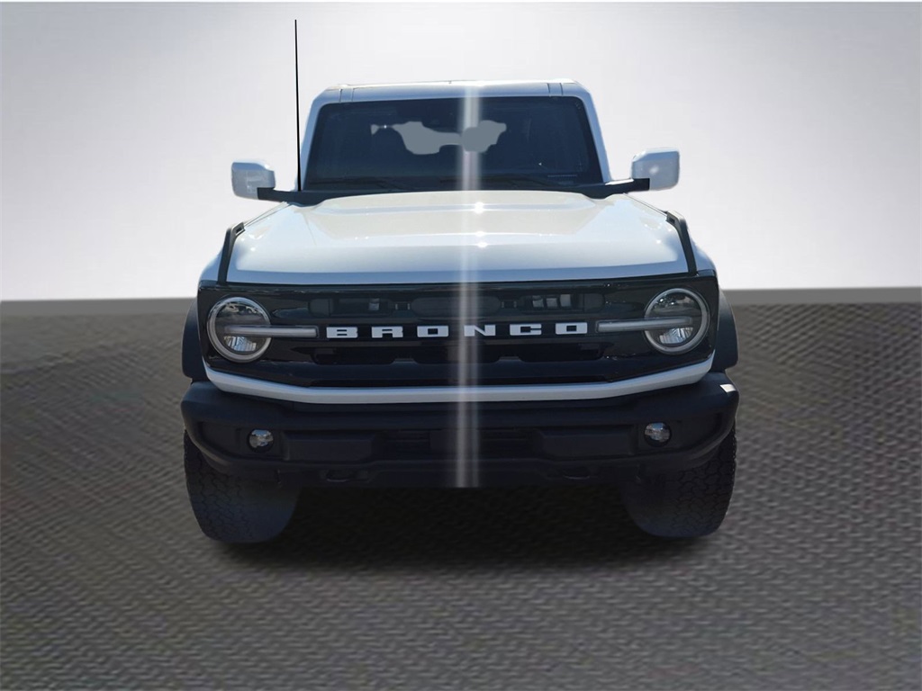 2025 Ford Bronco Outer Banks photo 3
