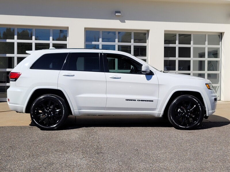 2020 Jeep Grand Cherokee Altitude photo 2