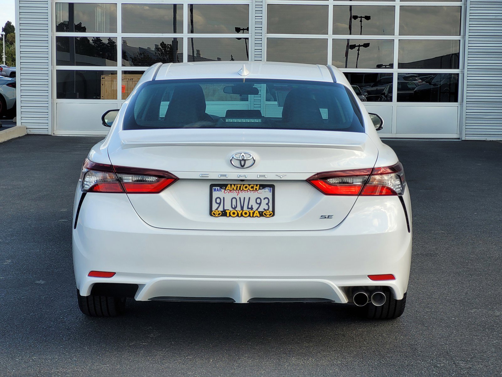 2024 Toyota Camry SE photo 3