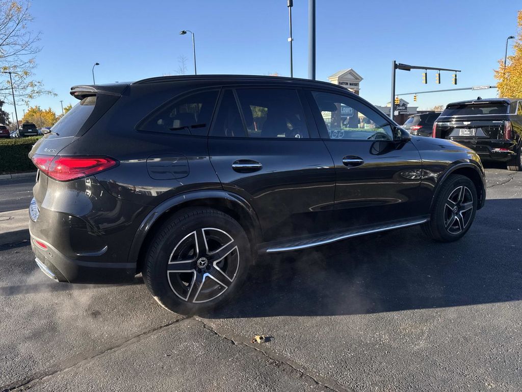 2025 Mercedes Benz GLC 300 4MATIC photo 4