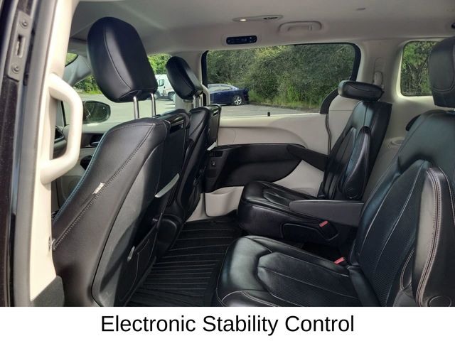 2018 Chrysler Pacifica Touring Plus photo 12