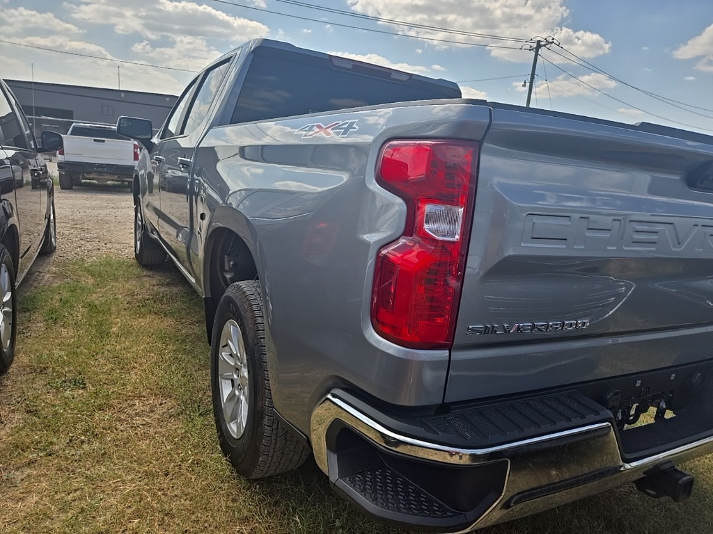 2025 Chevrolet Silverado 1500 LT photo 2
