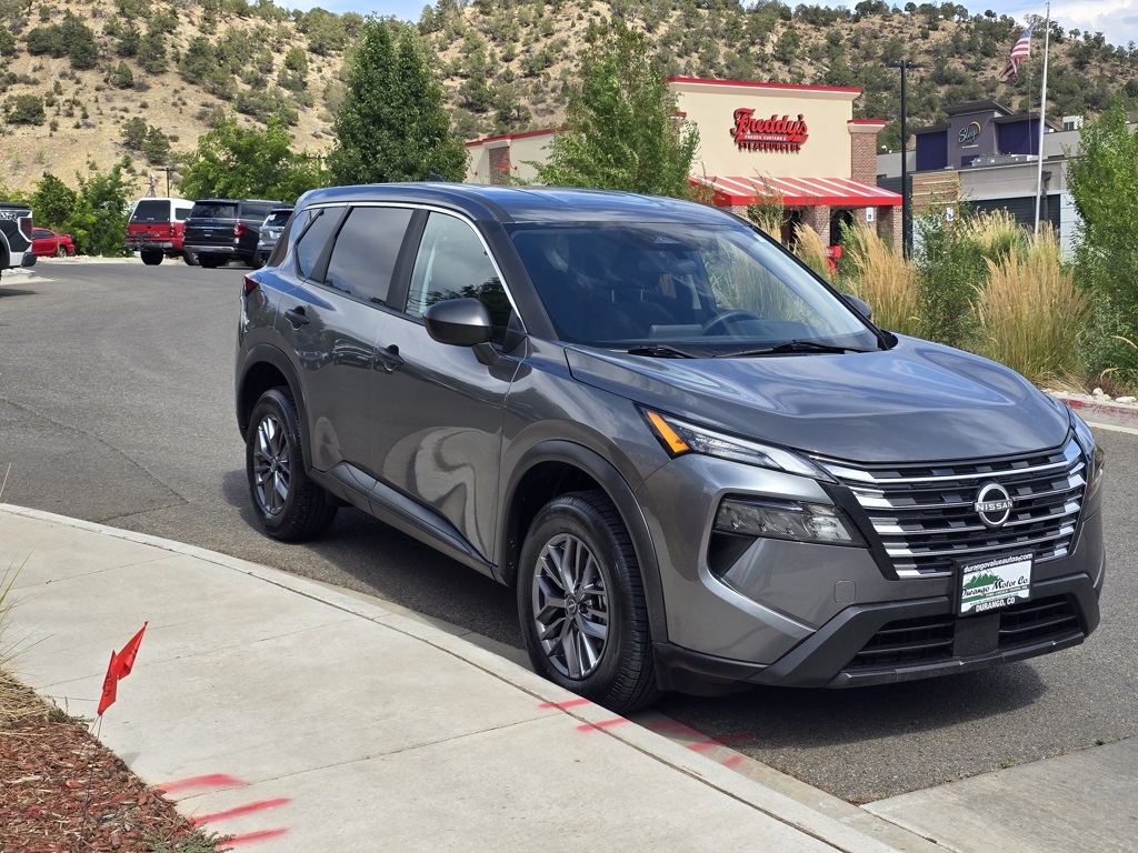 2024 Nissan Rogue S photo 2