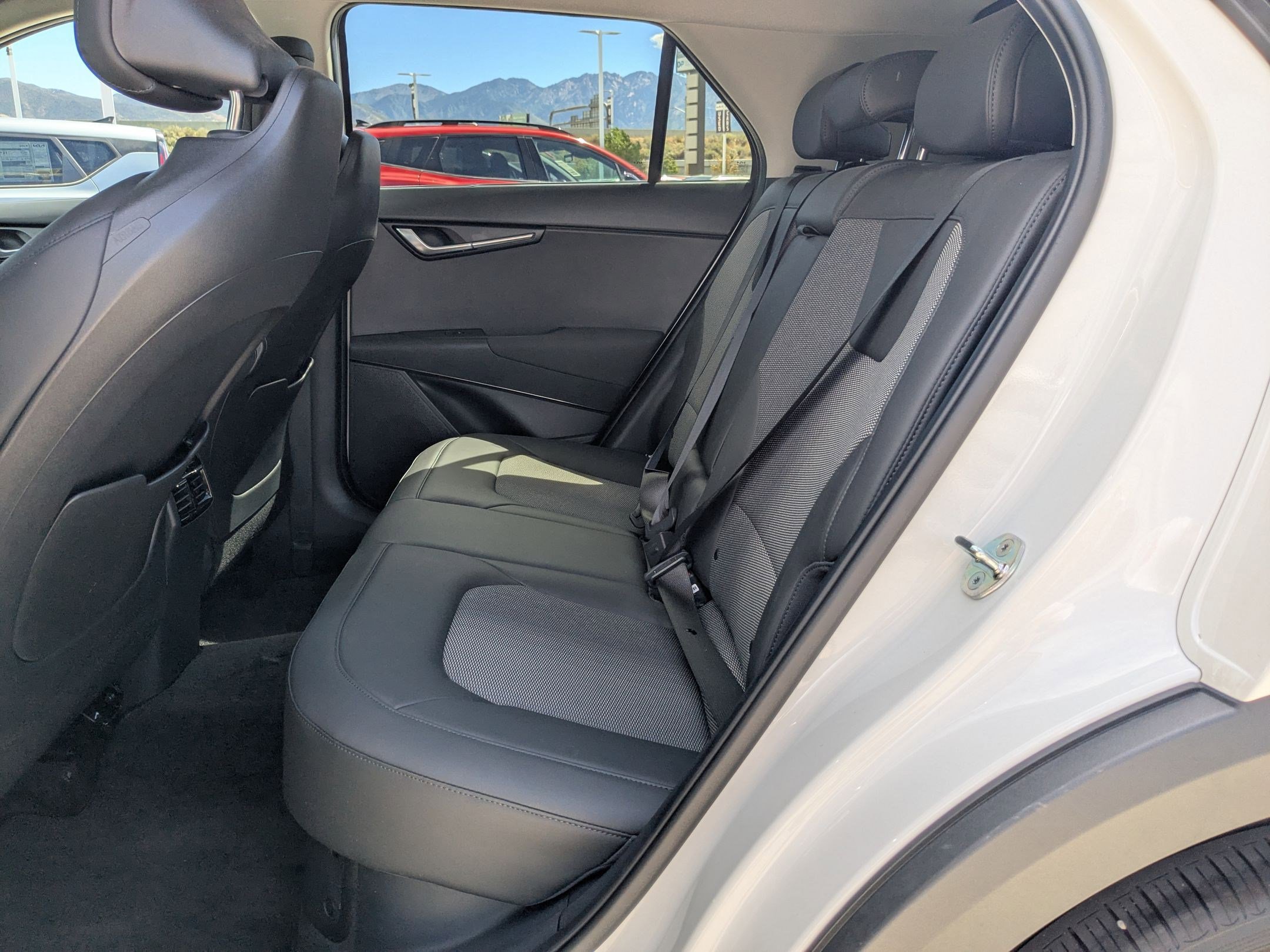 2023 Kia Niro EX photo 17