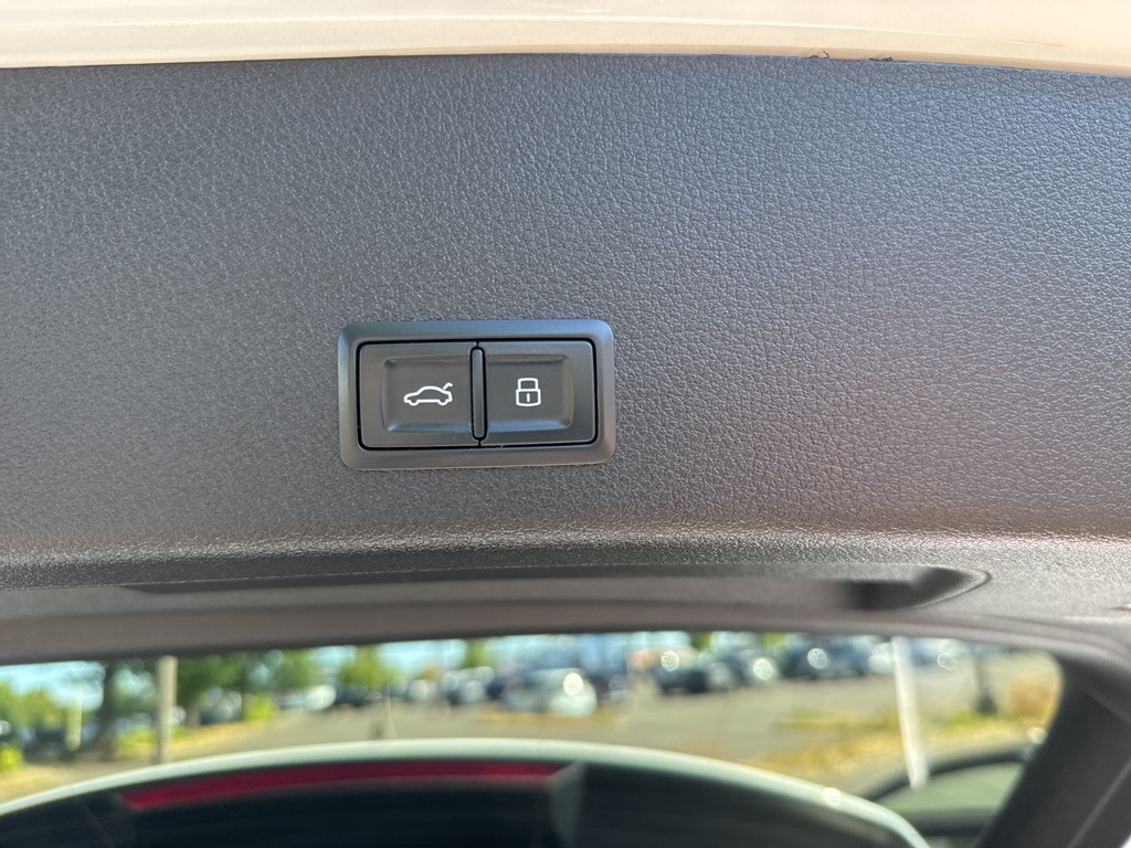 2019 Audi e-tron Premium Plus photo 28