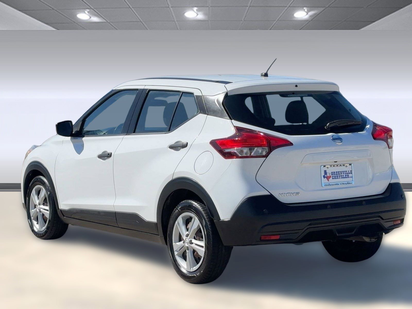 2020 Nissan Kicks S photo 2
