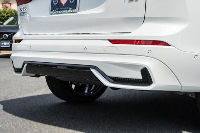 2026 Volvo XC60 Hybrid T8 photo 8