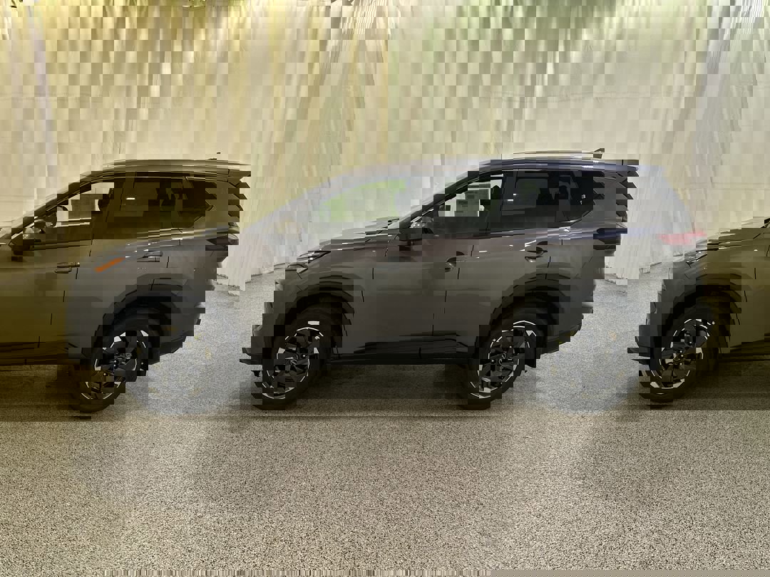 2026 Nissan Rogue SV photo 4