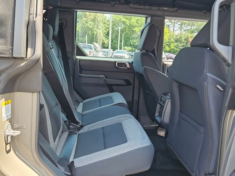 2025 Ford Bronco Base photo 11