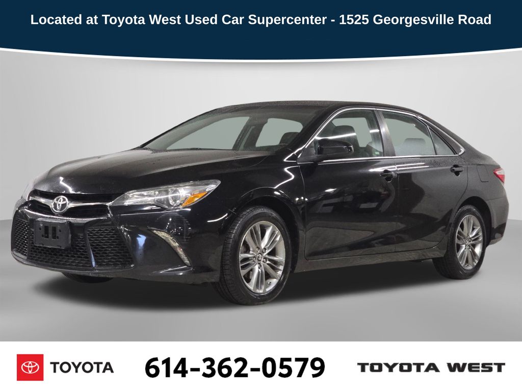 2017 Toyota Camry SE's photo