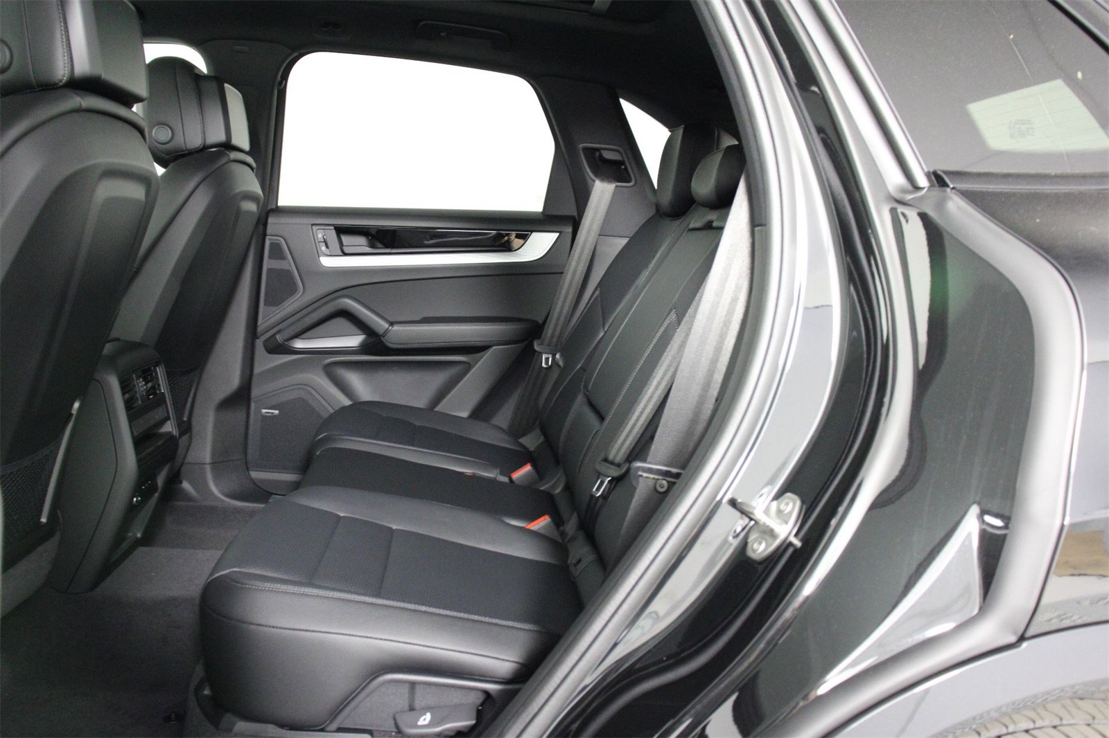 2025 Porsche Cayenne photo 16