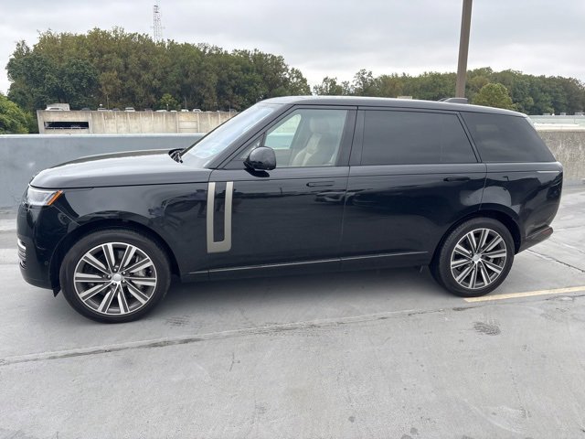 2023 Land Rover Range Rover SE photo 2