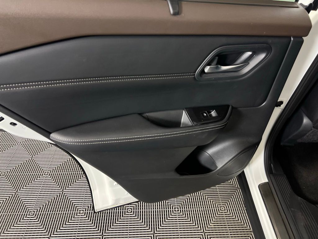 2023 Nissan Rogue SL photo 20