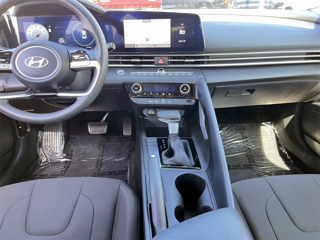 2024 Hyundai Elantra SEL photo 24