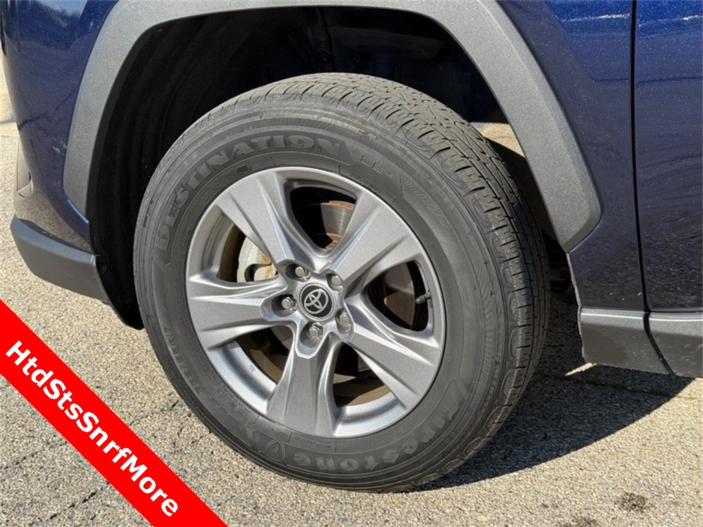 2022 Toyota RAV4 Hybrid XLE photo 10
