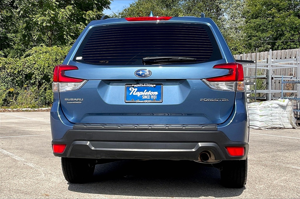 2022 Subaru Forester Base photo 3